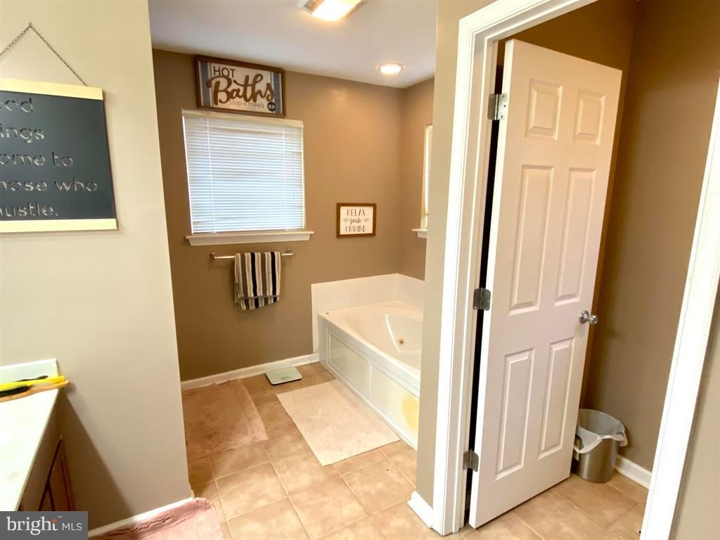 308 Elton Ln