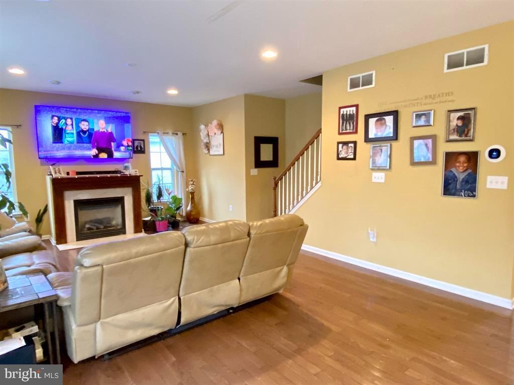 308 Elton Ln