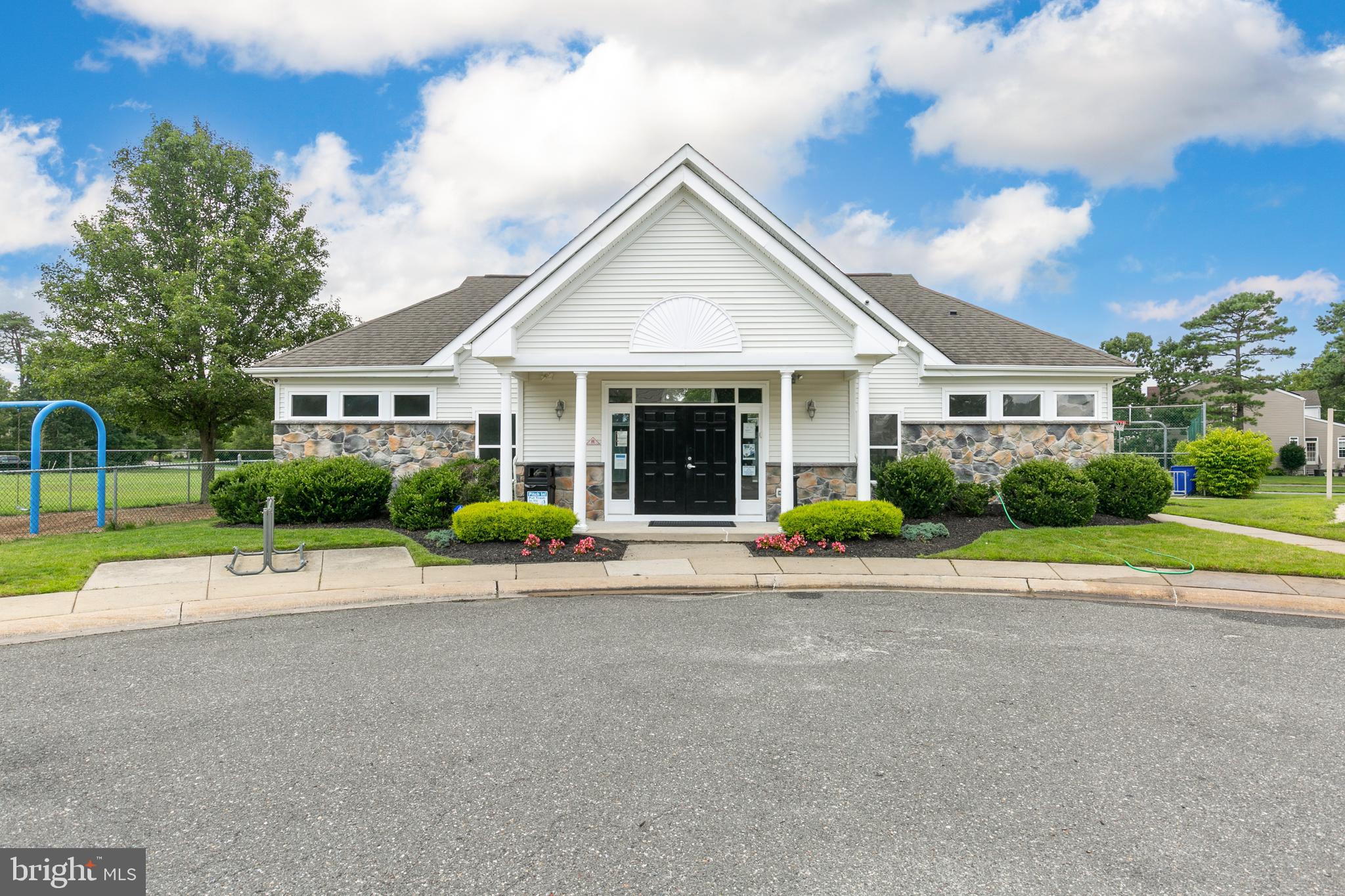72 Jamestown Cir