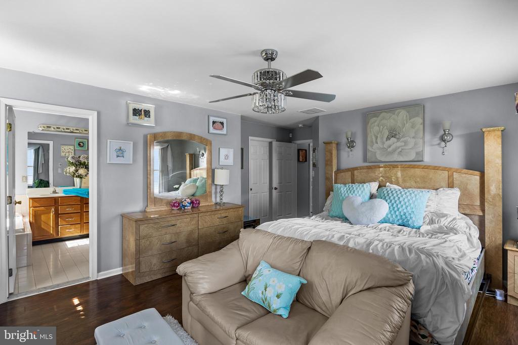 34 MEADOW CIRCLE