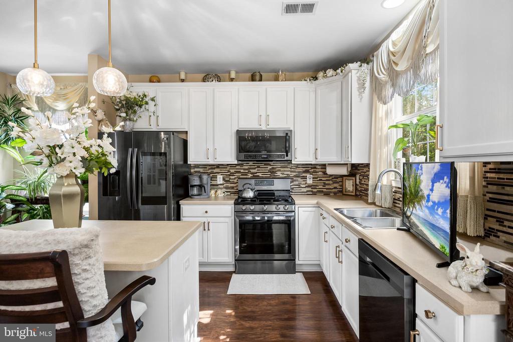 34 MEADOW CIRCLE