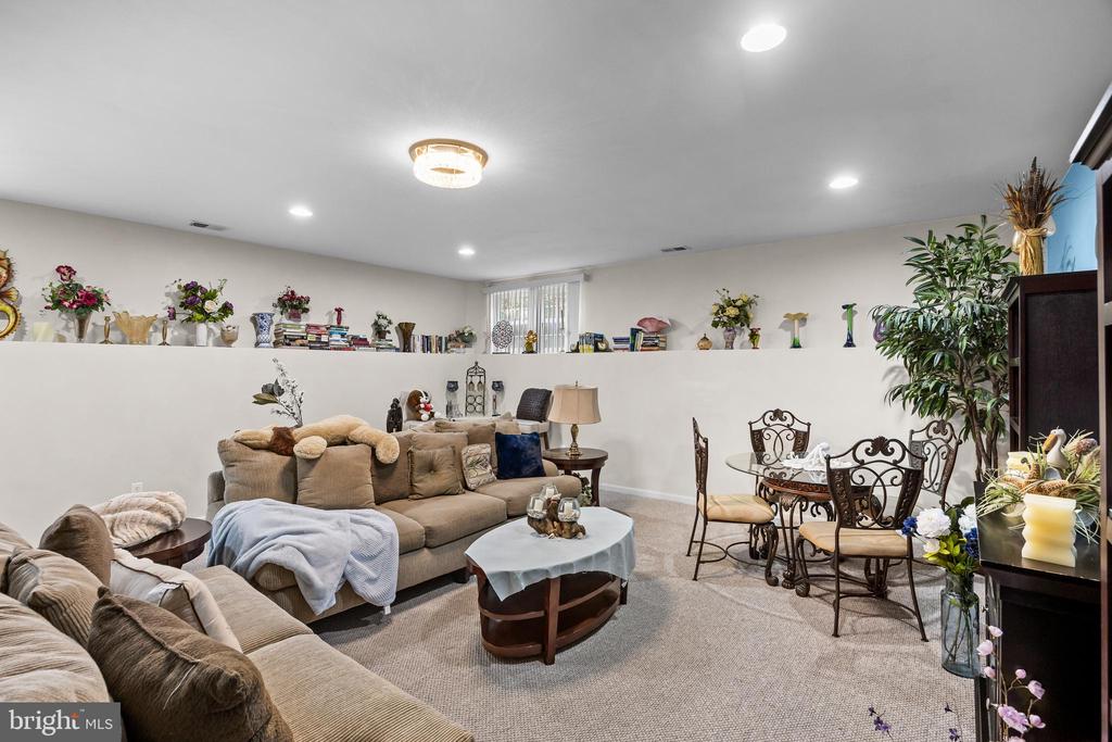 34 MEADOW CIRCLE