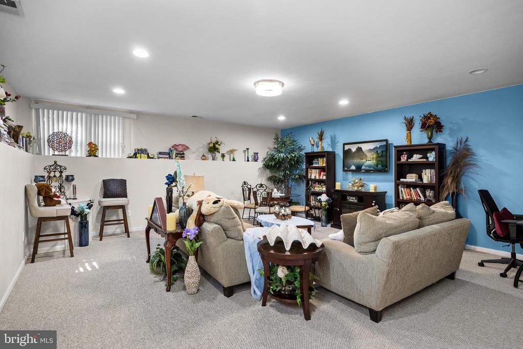 34 MEADOW CIRCLE