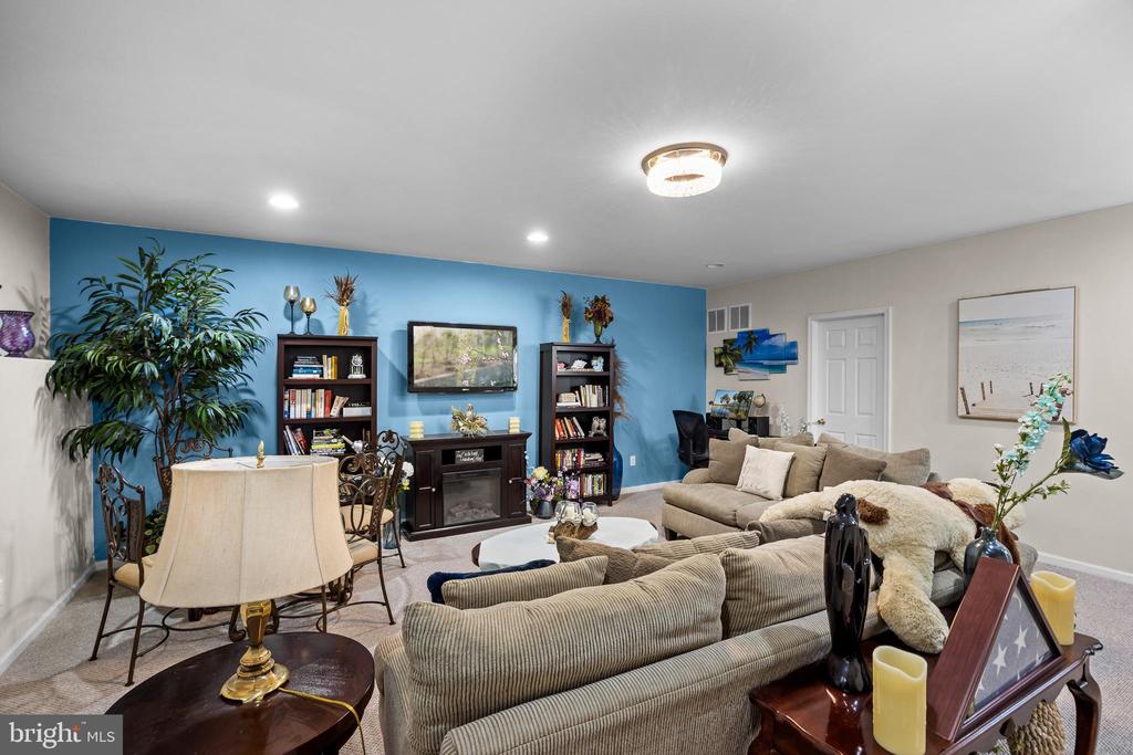 34 MEADOW CIRCLE