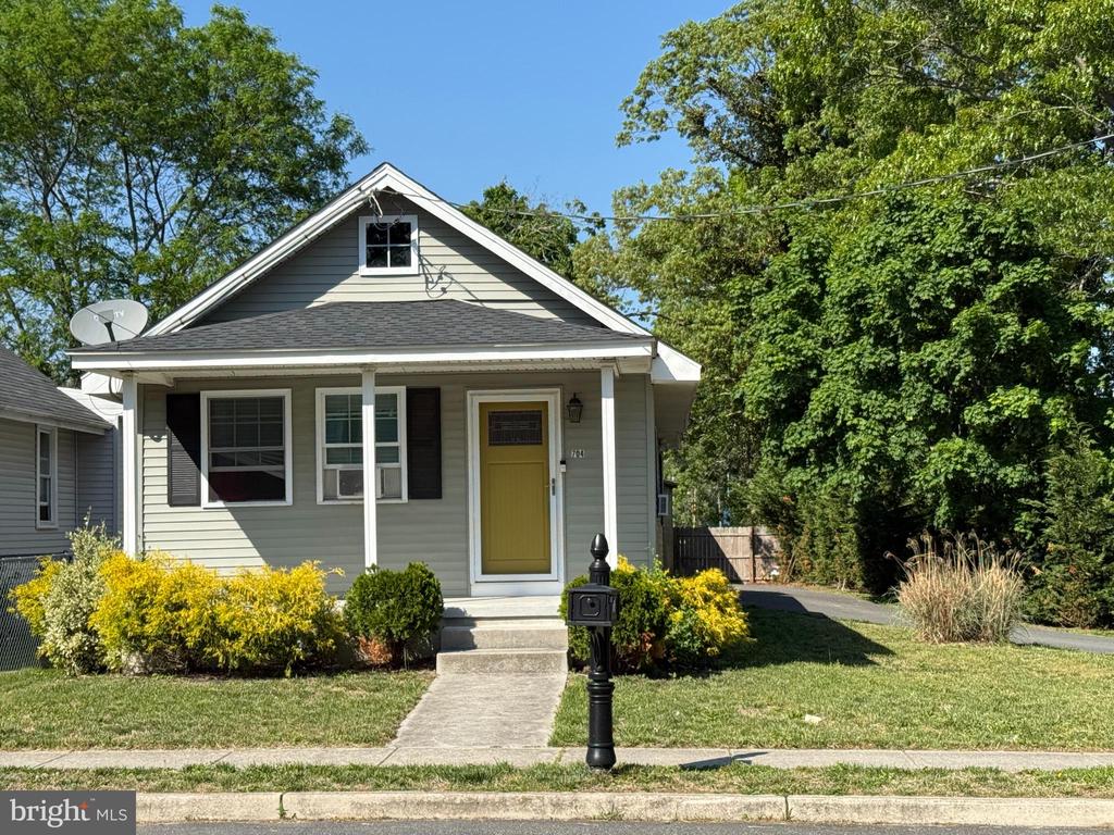 704 W ASHLAND AVENUE