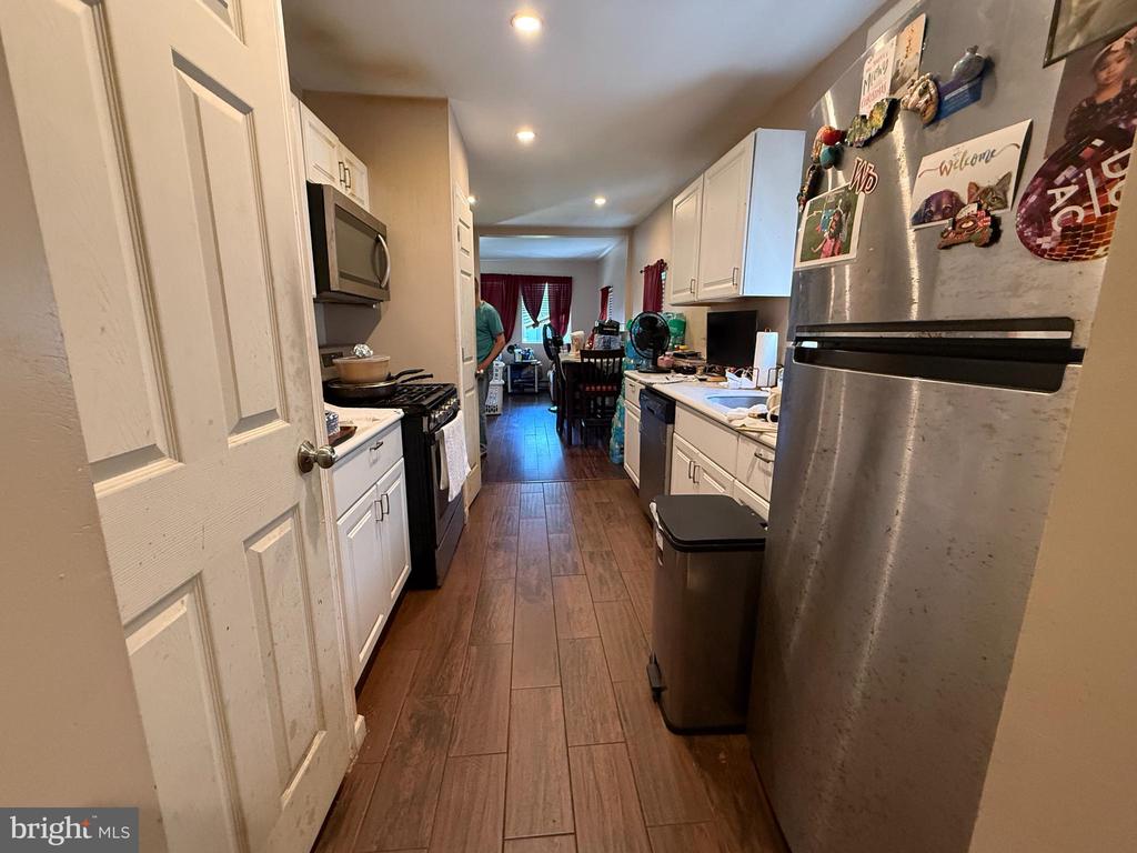 704 W ASHLAND AVENUE