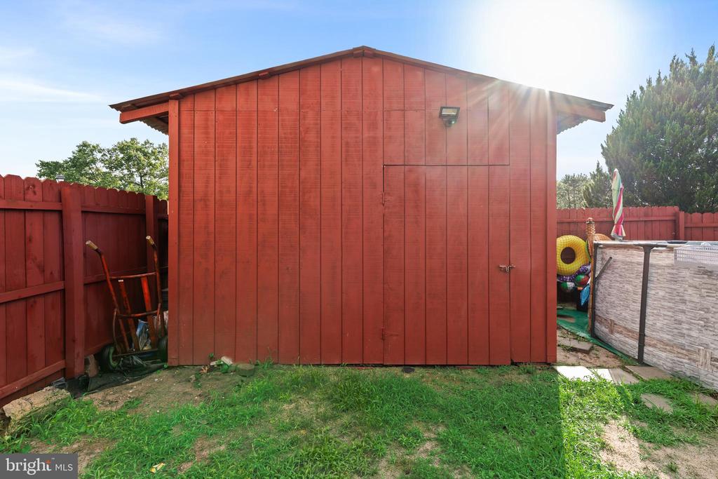 904 BLAKE DRIVE
