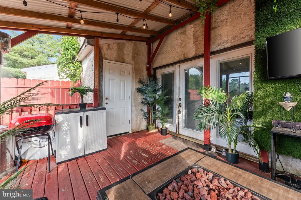 904 BLAKE DRIVE