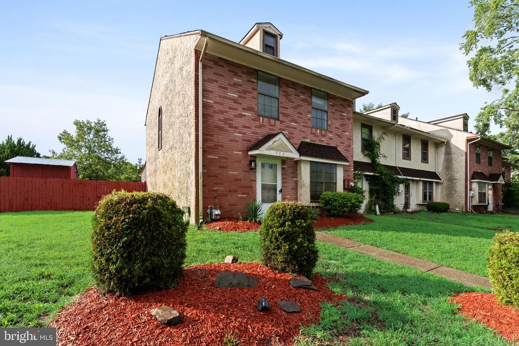 904 BLAKE DRIVE
