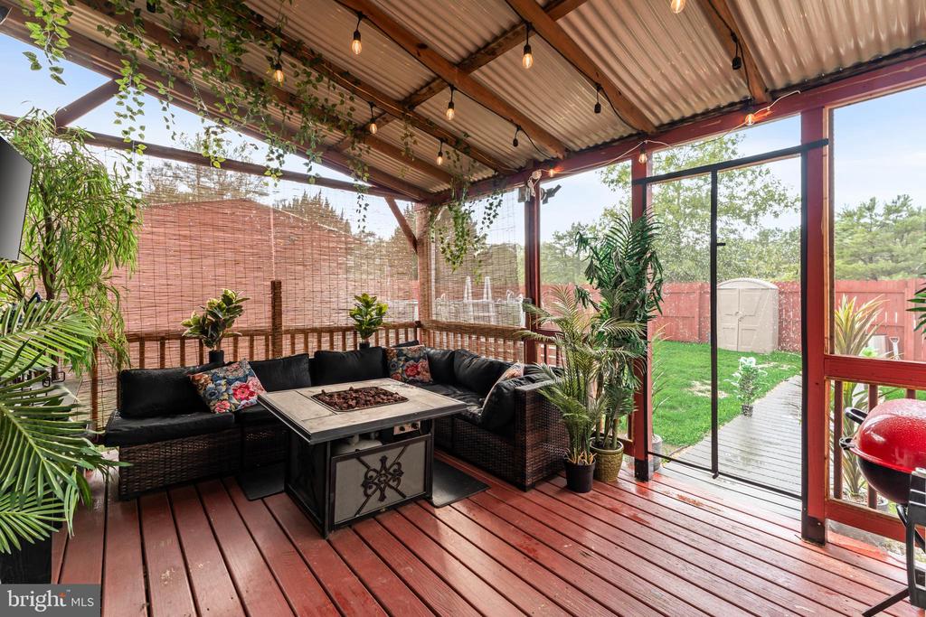 904 BLAKE DRIVE