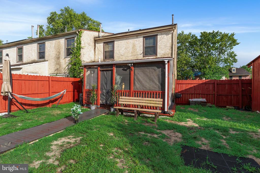 904 BLAKE DRIVE