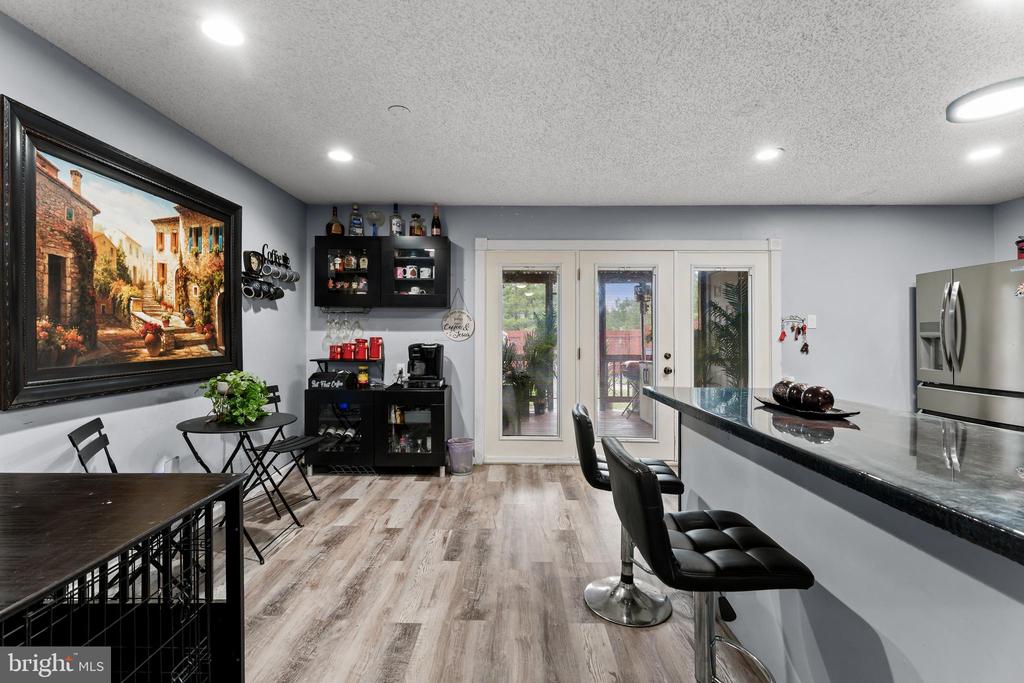 904 BLAKE DRIVE