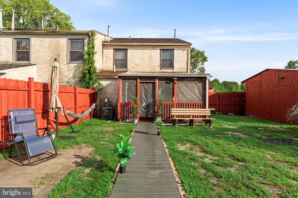 904 BLAKE DRIVE