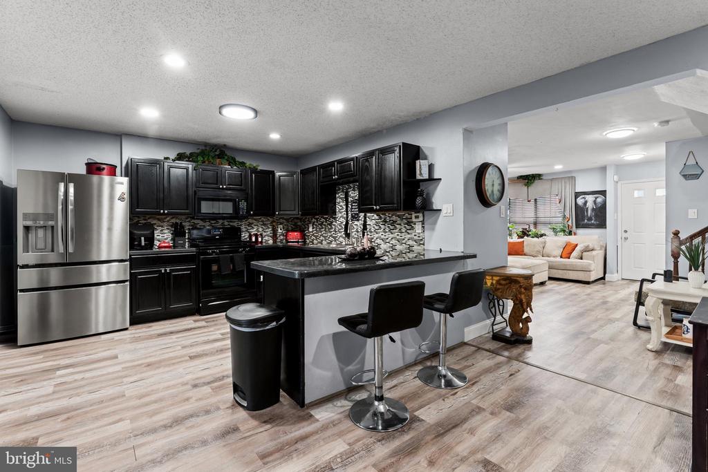 904 BLAKE DRIVE
