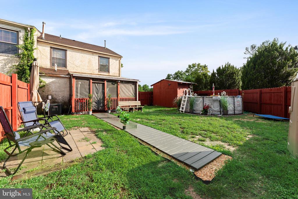 904 BLAKE DRIVE