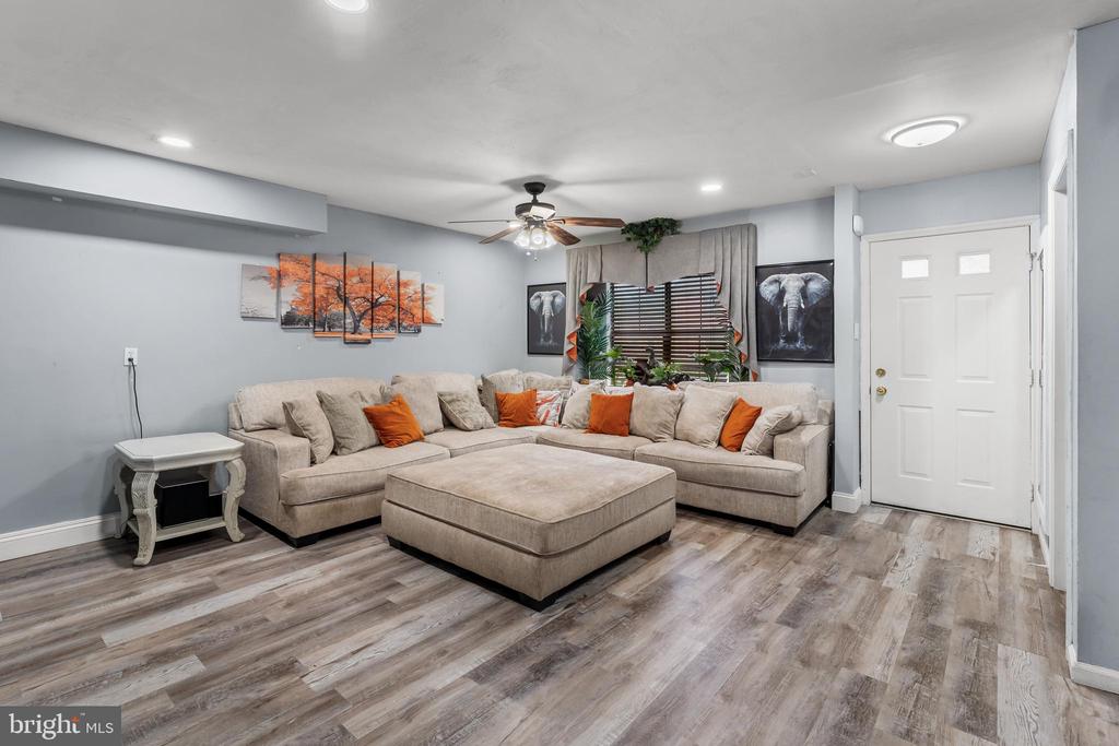 904 BLAKE DRIVE