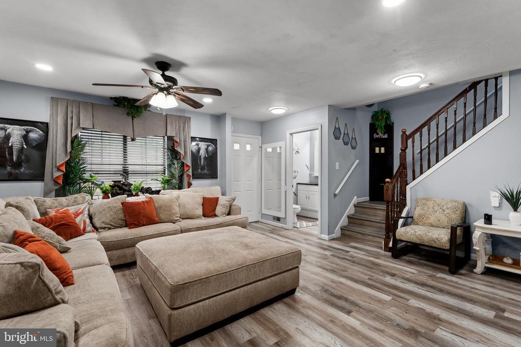 904 BLAKE DRIVE