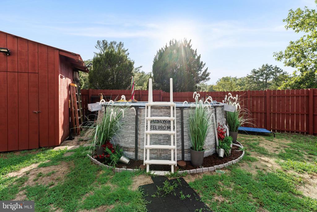 904 BLAKE DRIVE