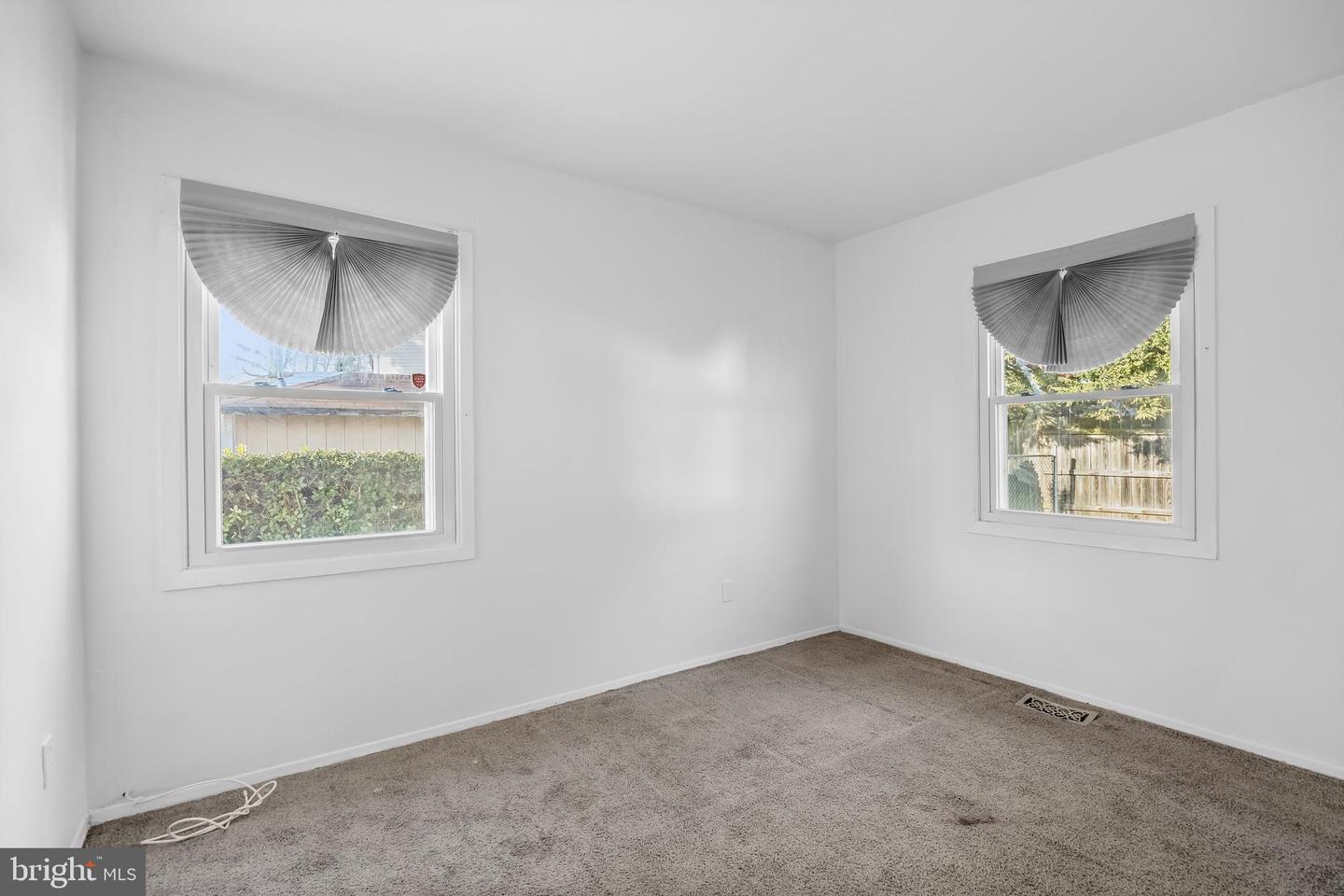 12 Elridge Ln