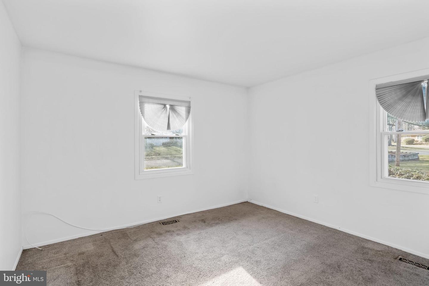 12 Elridge Ln