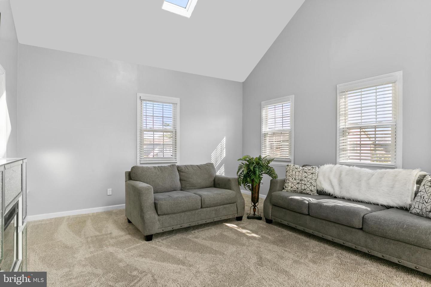 44 Holyoke Ln