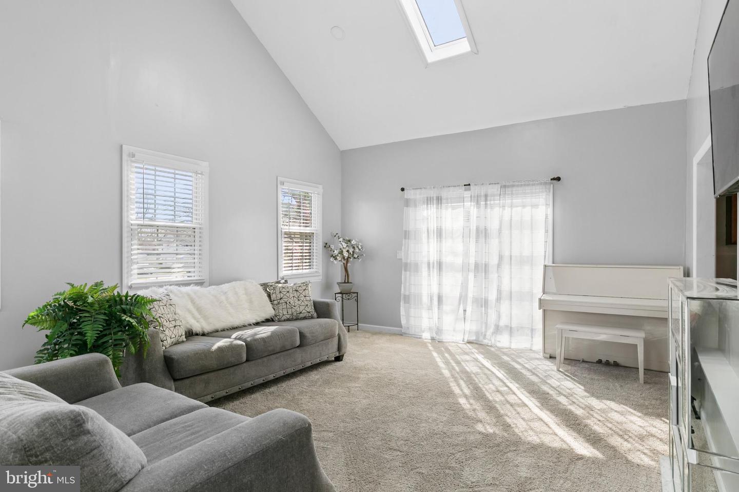 44 Holyoke Ln