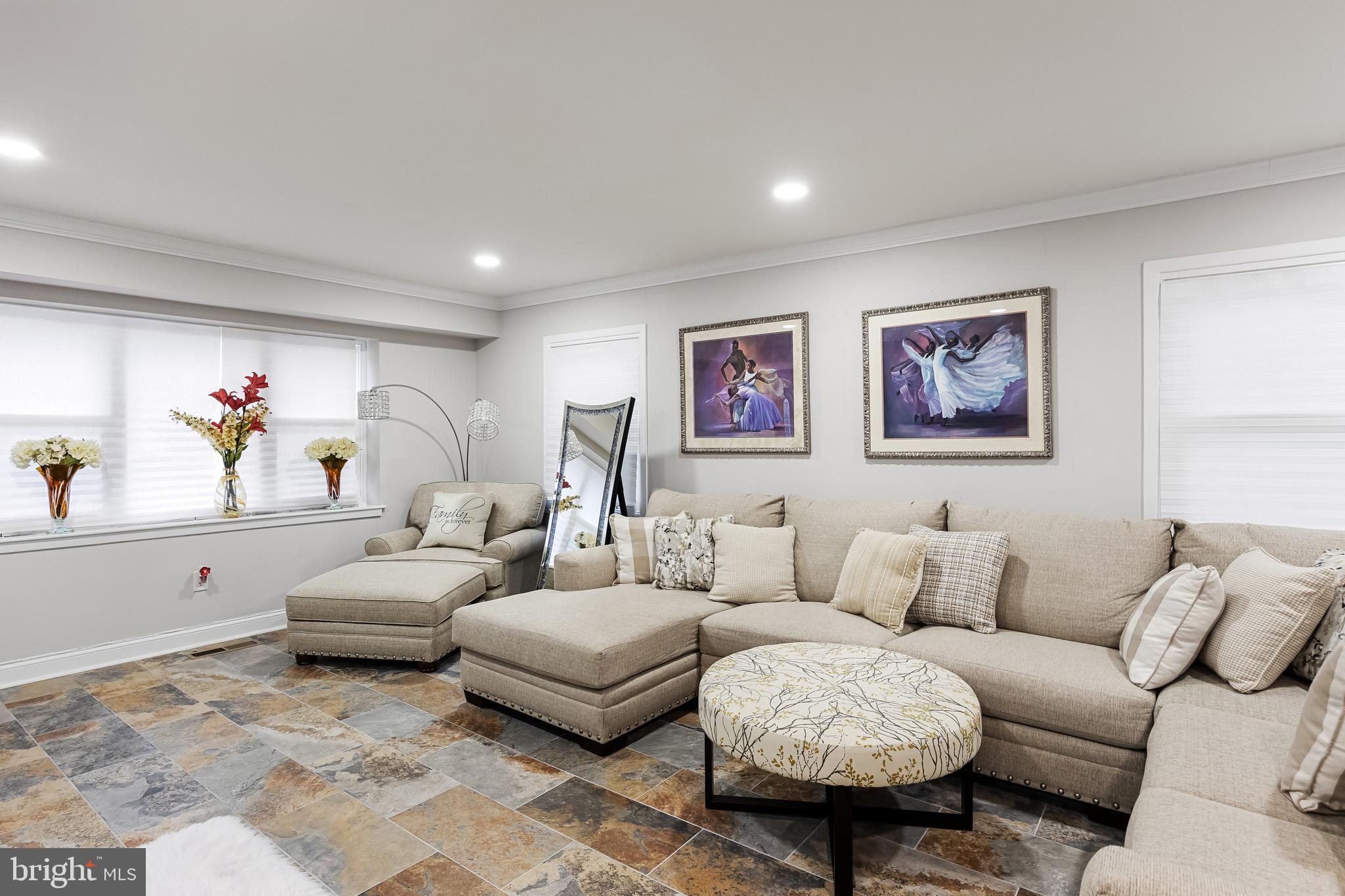 24 Minstrel Ln