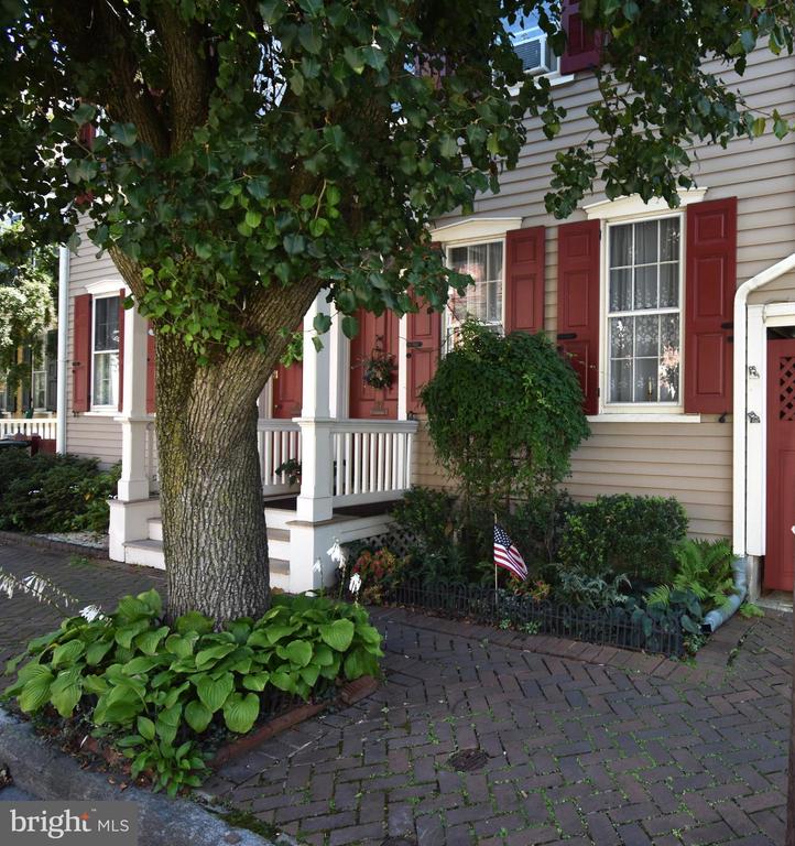122 E Union St