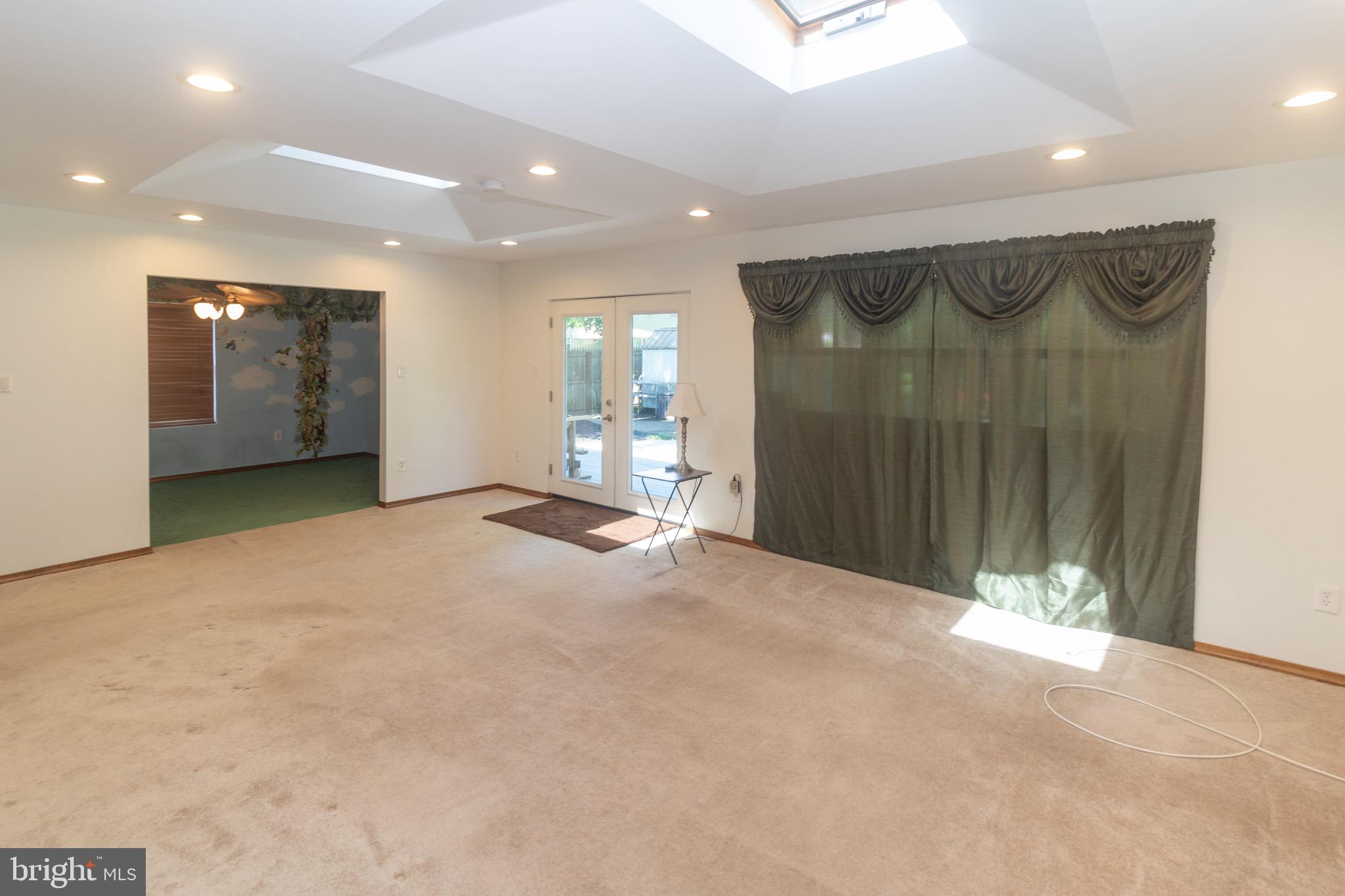 28 Greenwich Dr