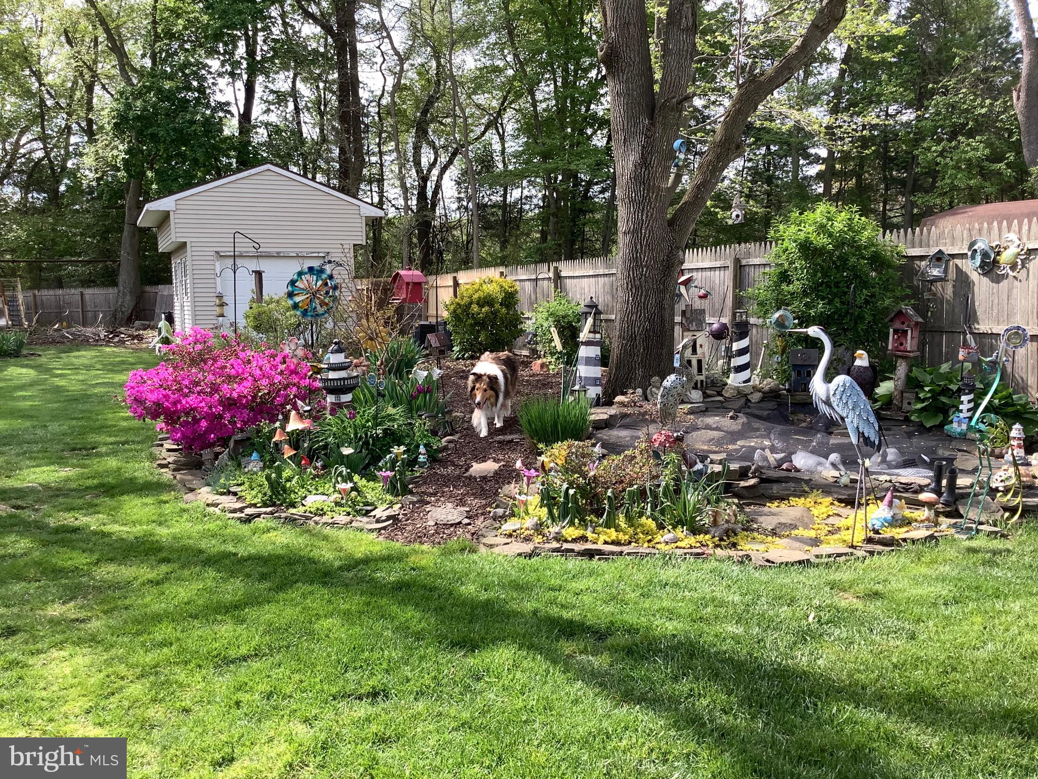 28 Greenwich Dr