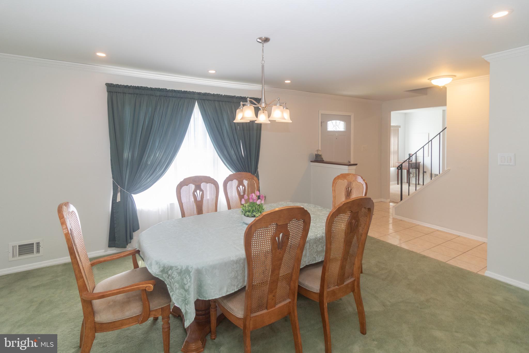 28 Greenwich Dr