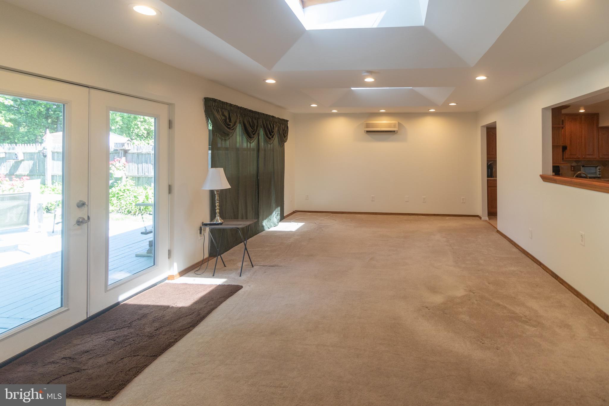 28 Greenwich Dr