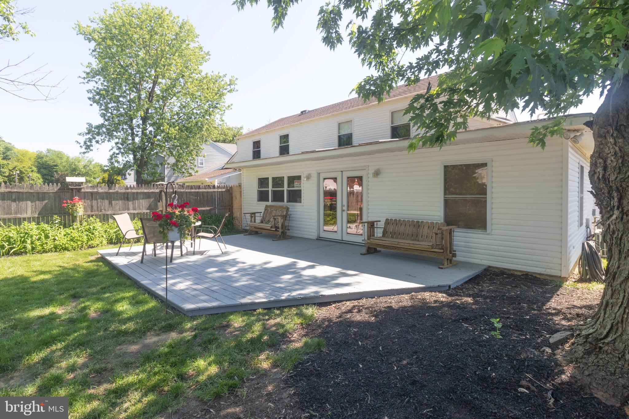 28 Greenwich Dr