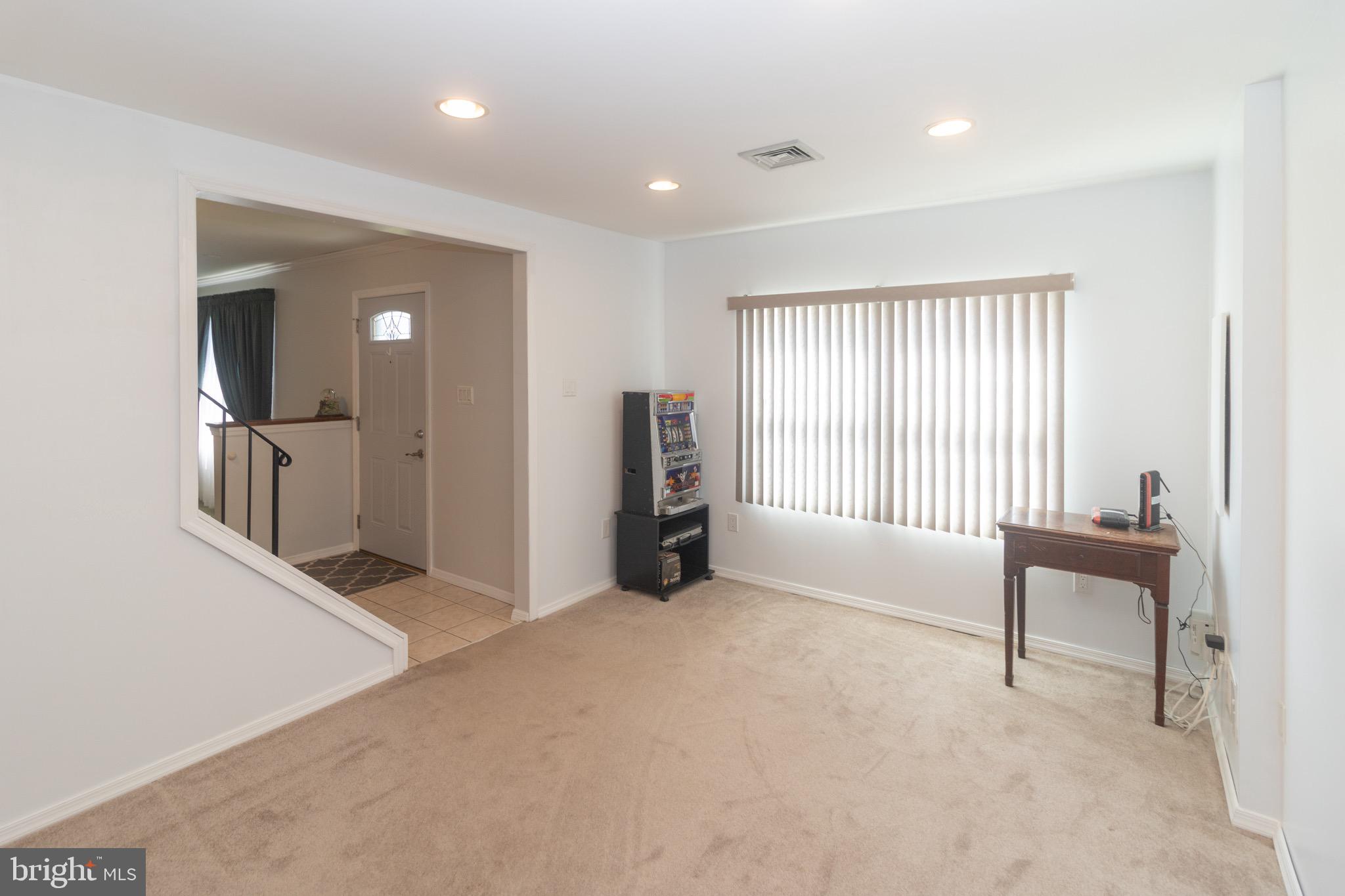 28 Greenwich Dr