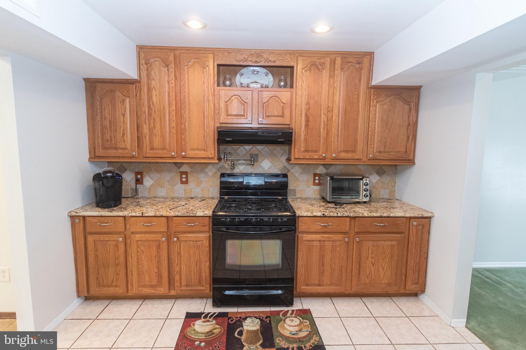 28 Greenwich Dr