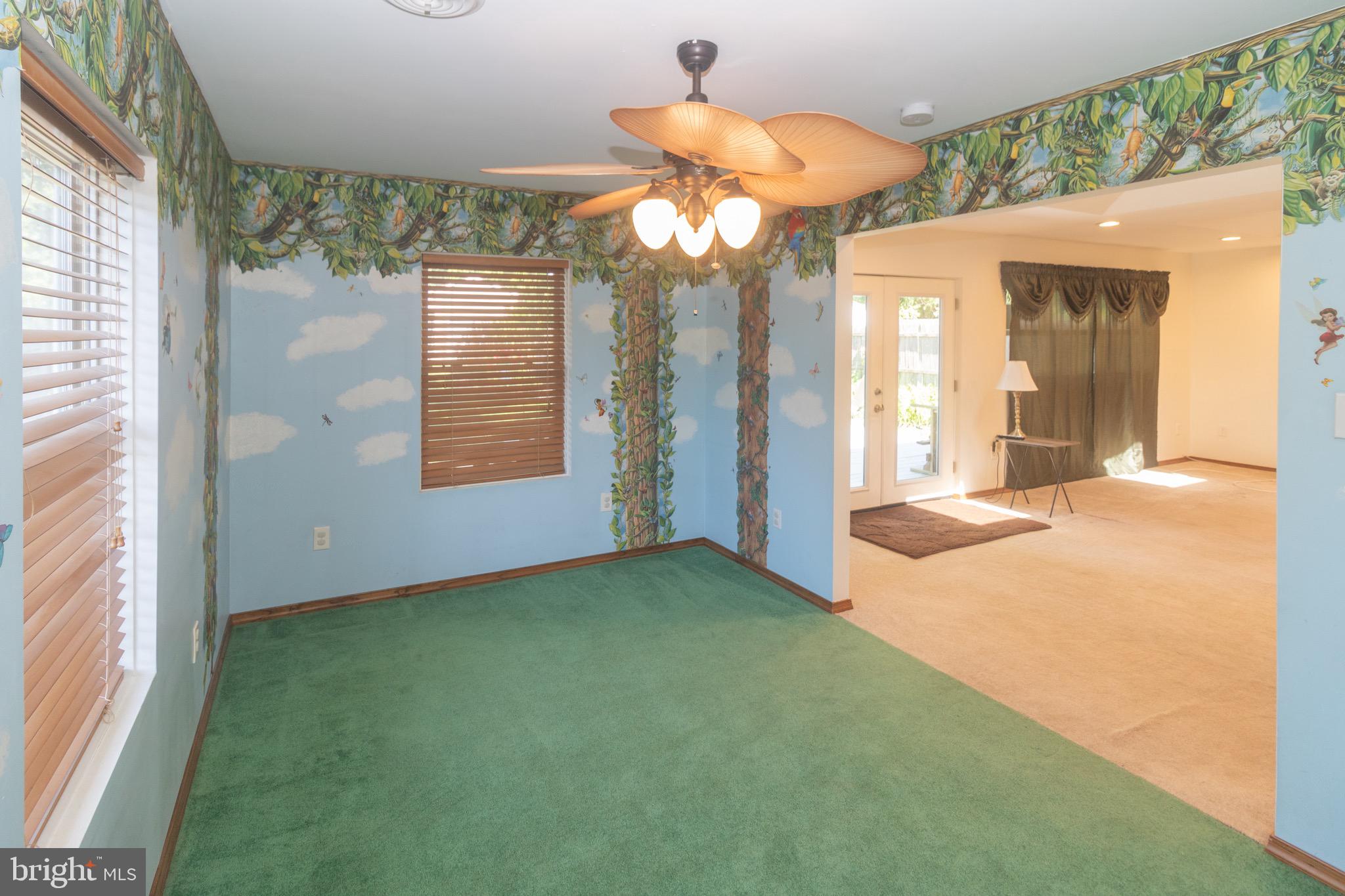 28 Greenwich Dr