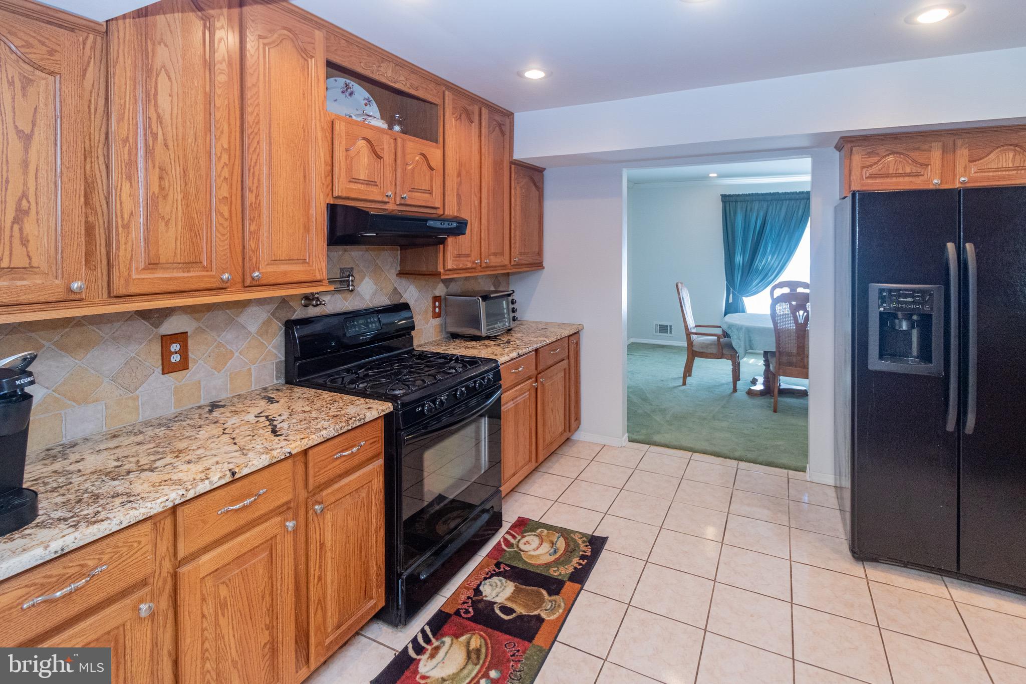 28 Greenwich Dr