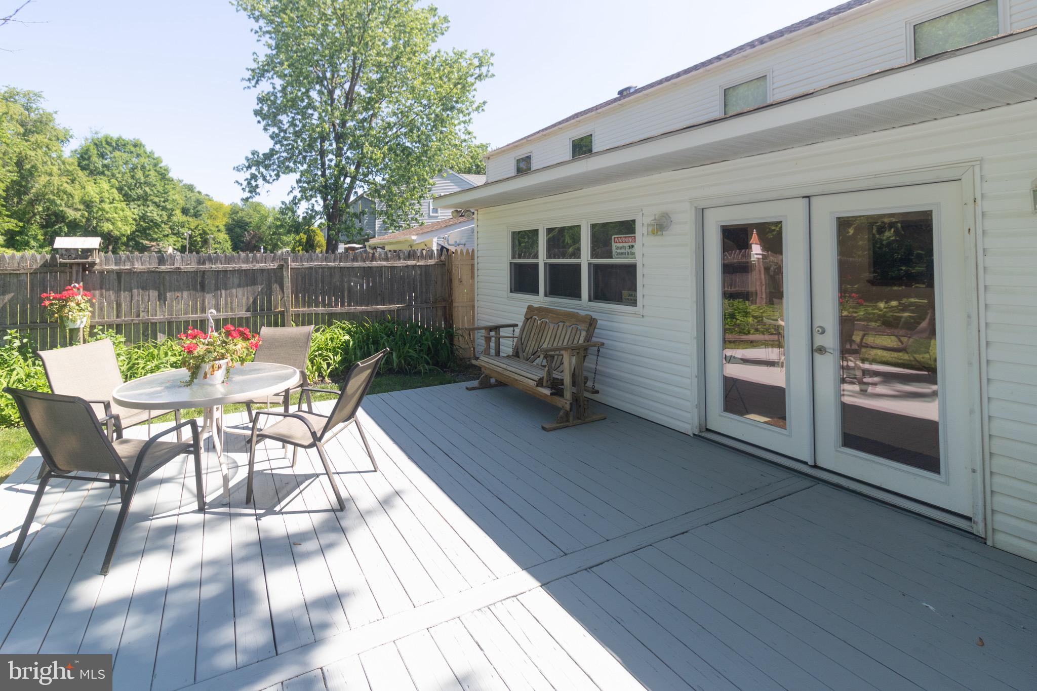 28 Greenwich Dr