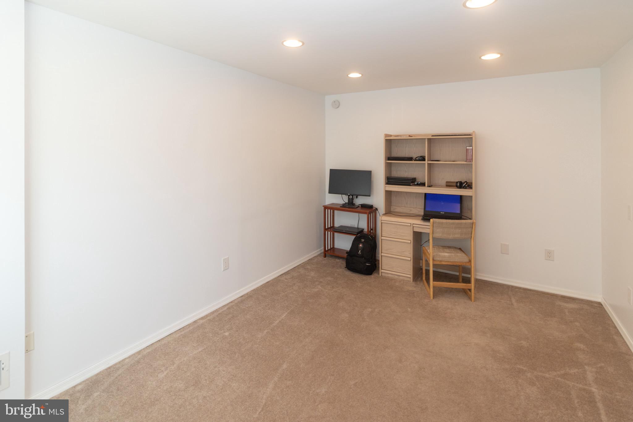 28 Greenwich Dr