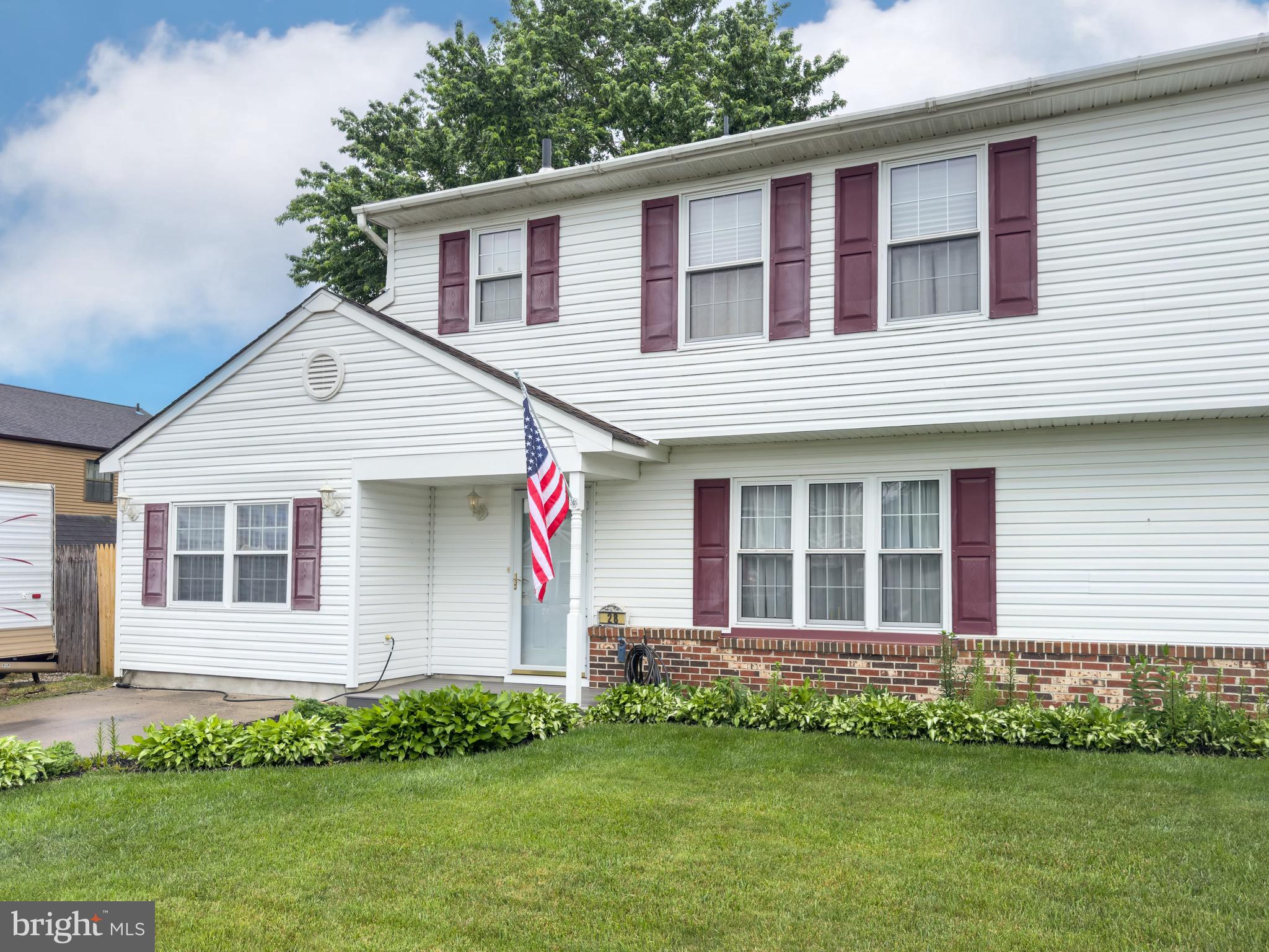 28 Greenwich Dr