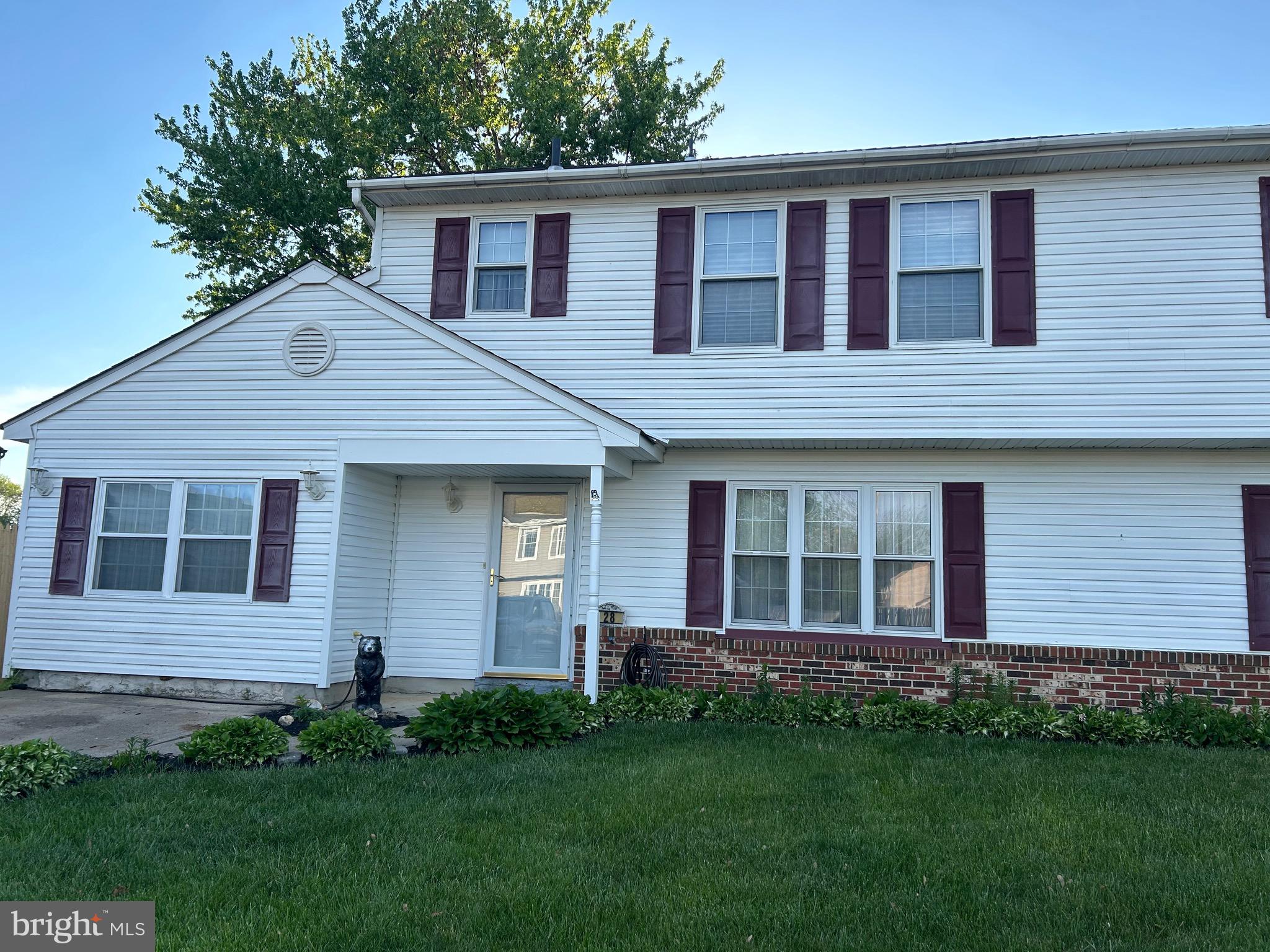 28 Greenwich Dr