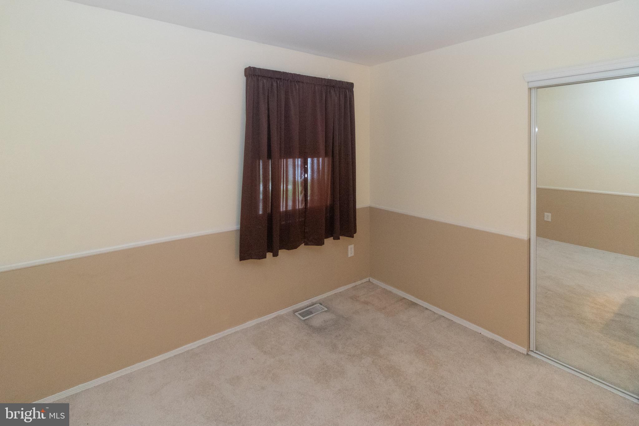 28 Greenwich Dr