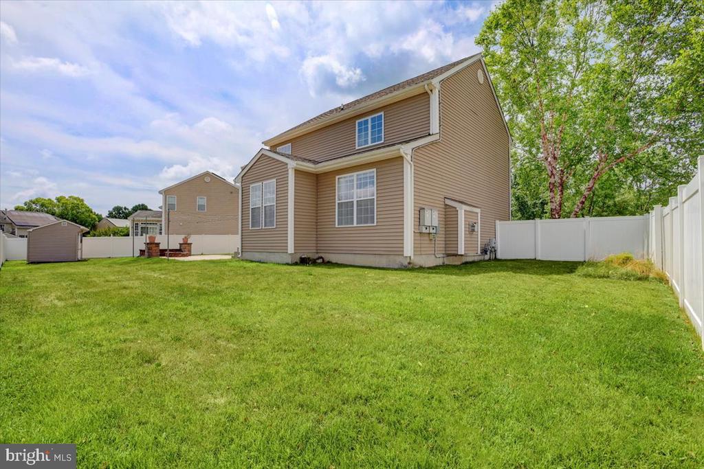 8 Harvest Ln