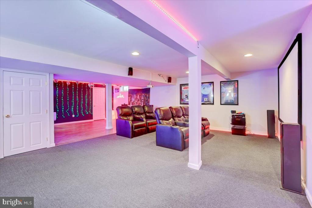 8 Harvest Ln