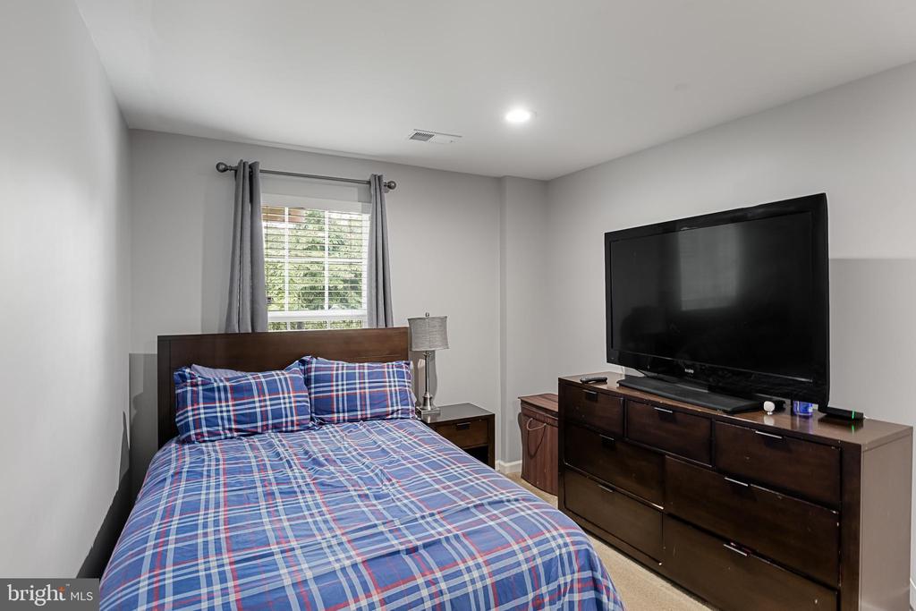 64 Benford Ln