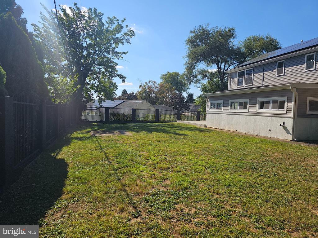126 Hampshire Ln