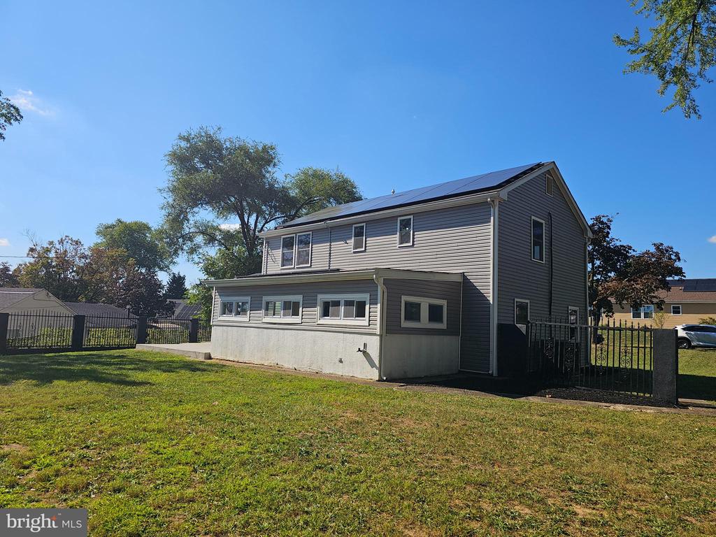 126 Hampshire Ln