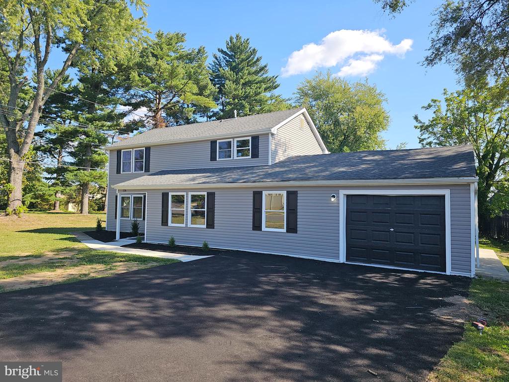 126 Hampshire Ln