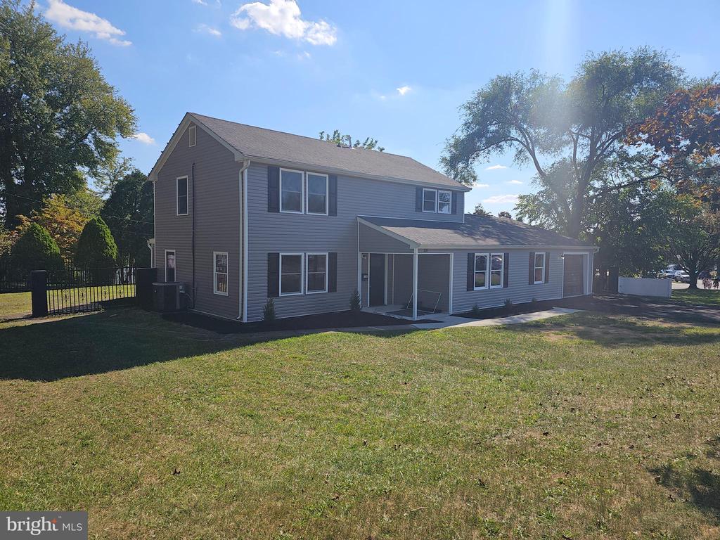 126 Hampshire Ln