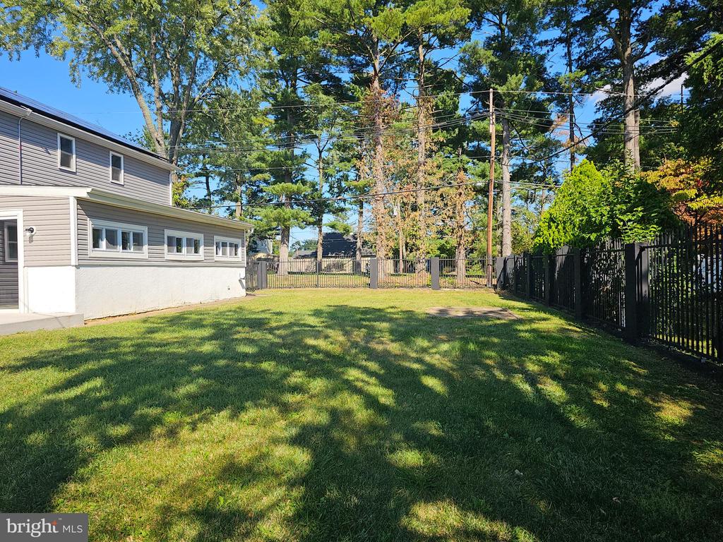 126 Hampshire Ln